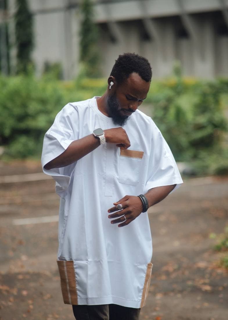 White agbada-lite with tan aso-oke pockets